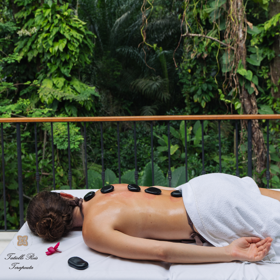 Massagem com pedras quentes